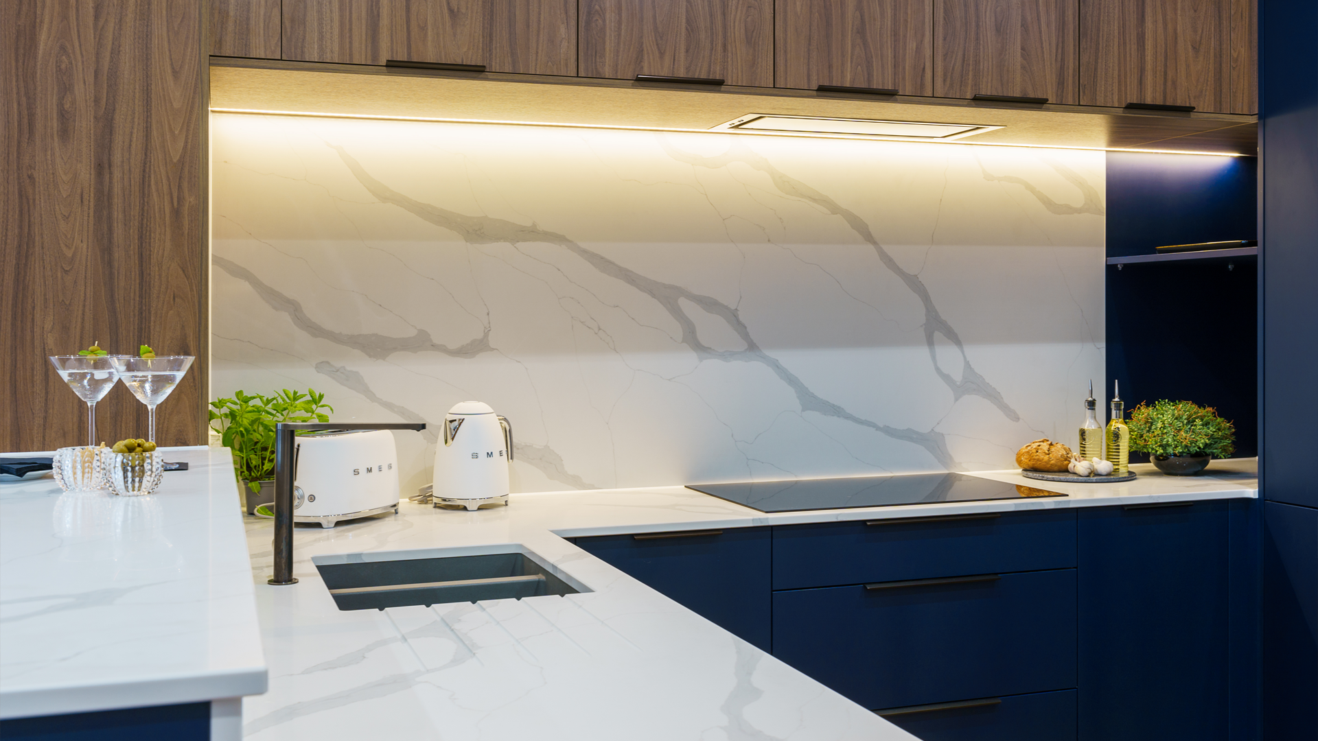 cardiff-bay-duplex-apartment-kitchen.webp