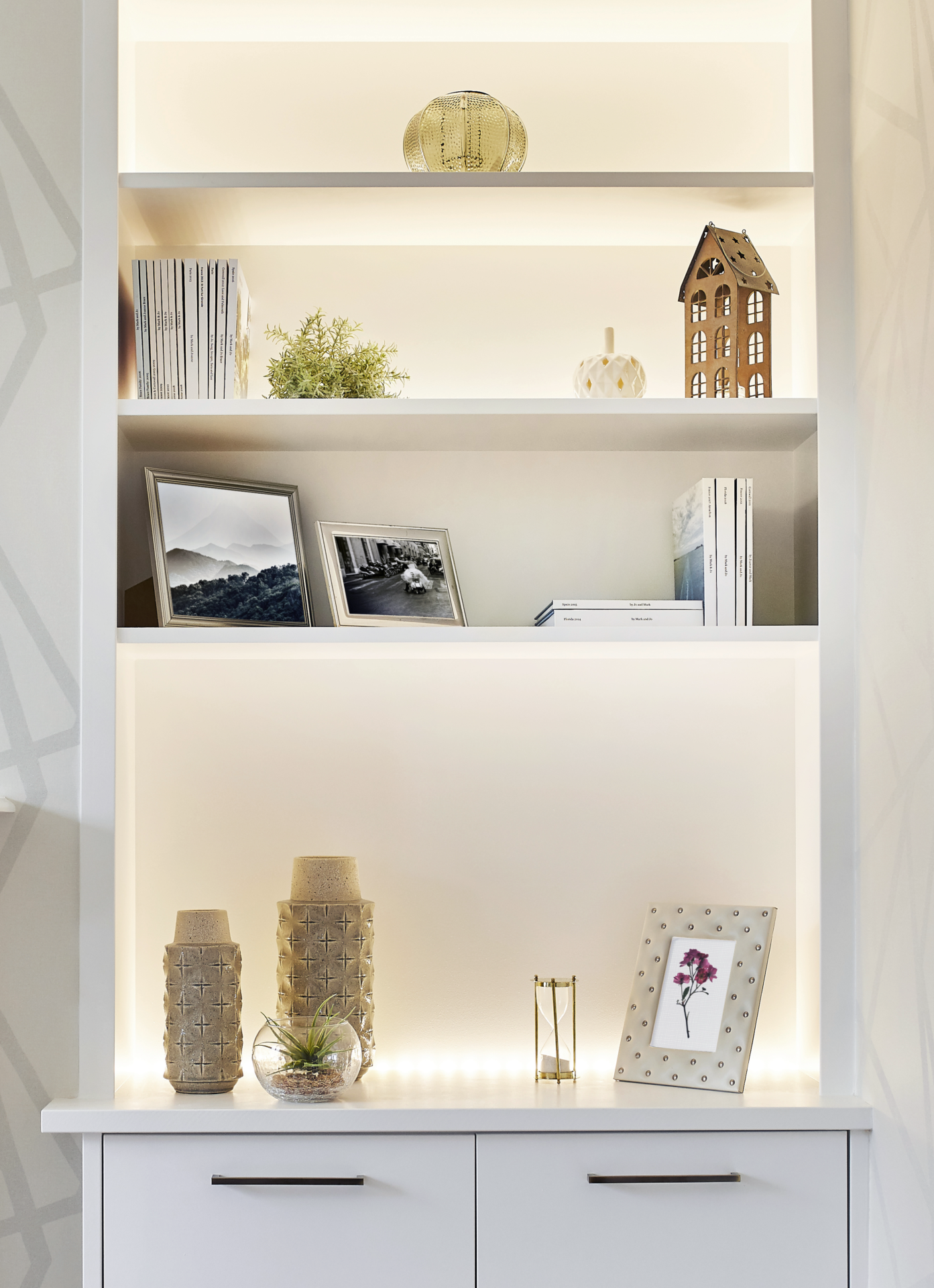 heath-lounge-design-built-in-cabinet.webp